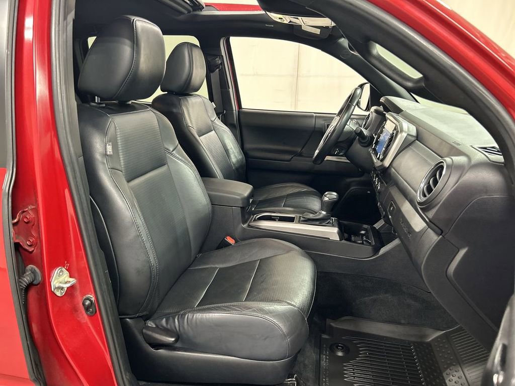 Used 2022 Toyota Tacoma Limited AWD/4WD image 24