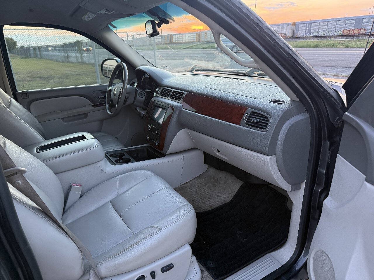 Used 2010 Chevrolet Silverado 1500 LTZ w/ Convenience Package AWD/4WD image 10