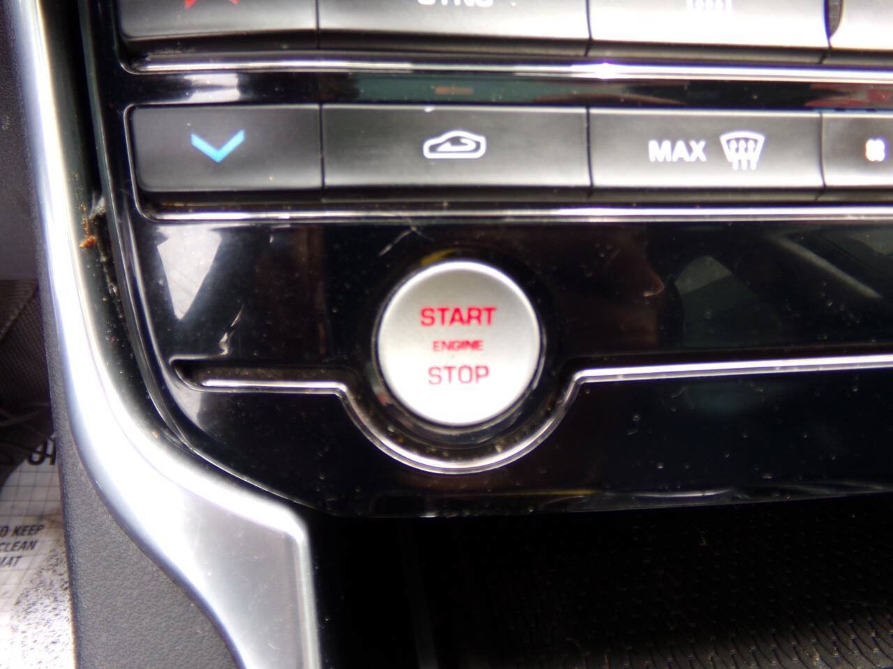 Used 2016 Jaguar XF Premium RWD image 19