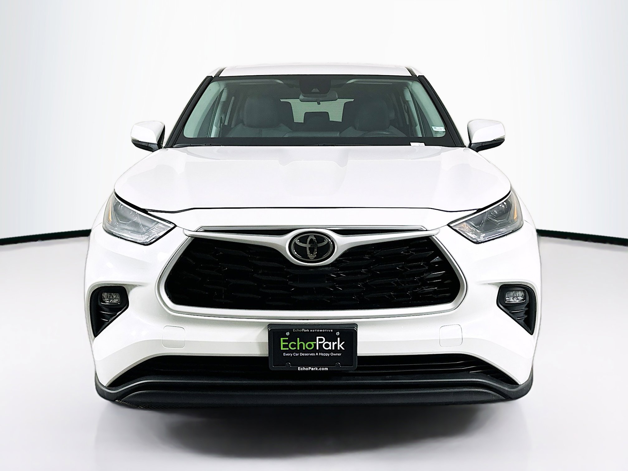 Used 2024 Toyota Highlander LE image 2