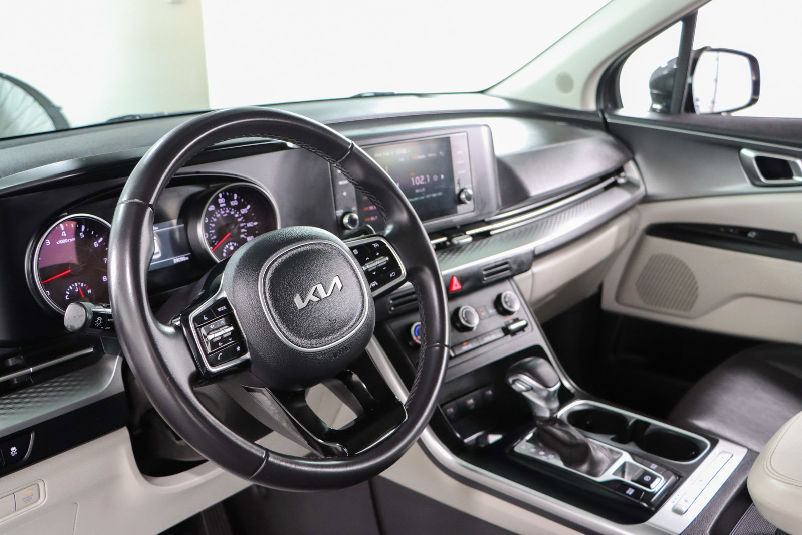 Used 2024 Kia Carnival LX image 22