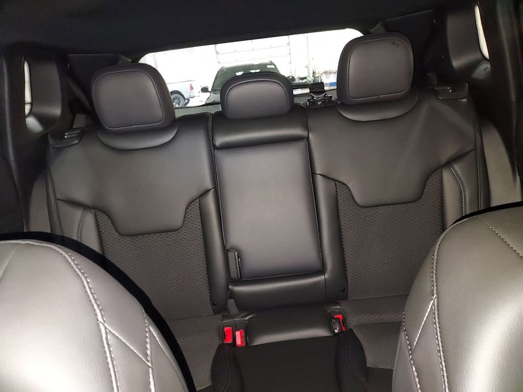 New 2026 Jeep Compass Latitude image 13