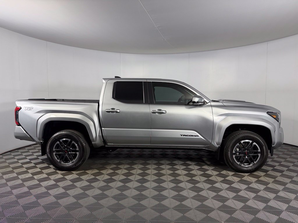 Used 2024 Toyota Tacoma TRD Sport AWD/4WD image 5