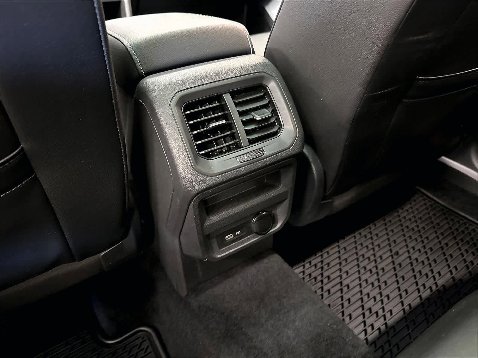 Used 2021 Volkswagen Tiguan SE w/ Panoramic Sunroof Package AWD/4WD image 13