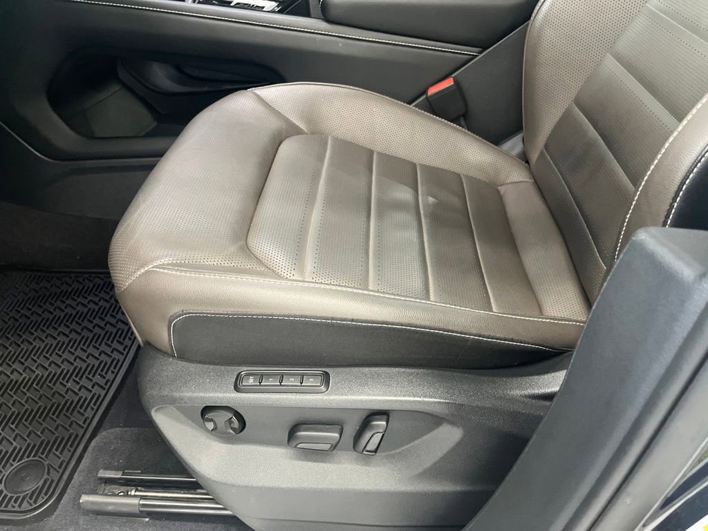 Used 2024 Volkswagen Atlas SEL AWD/4WD image 17