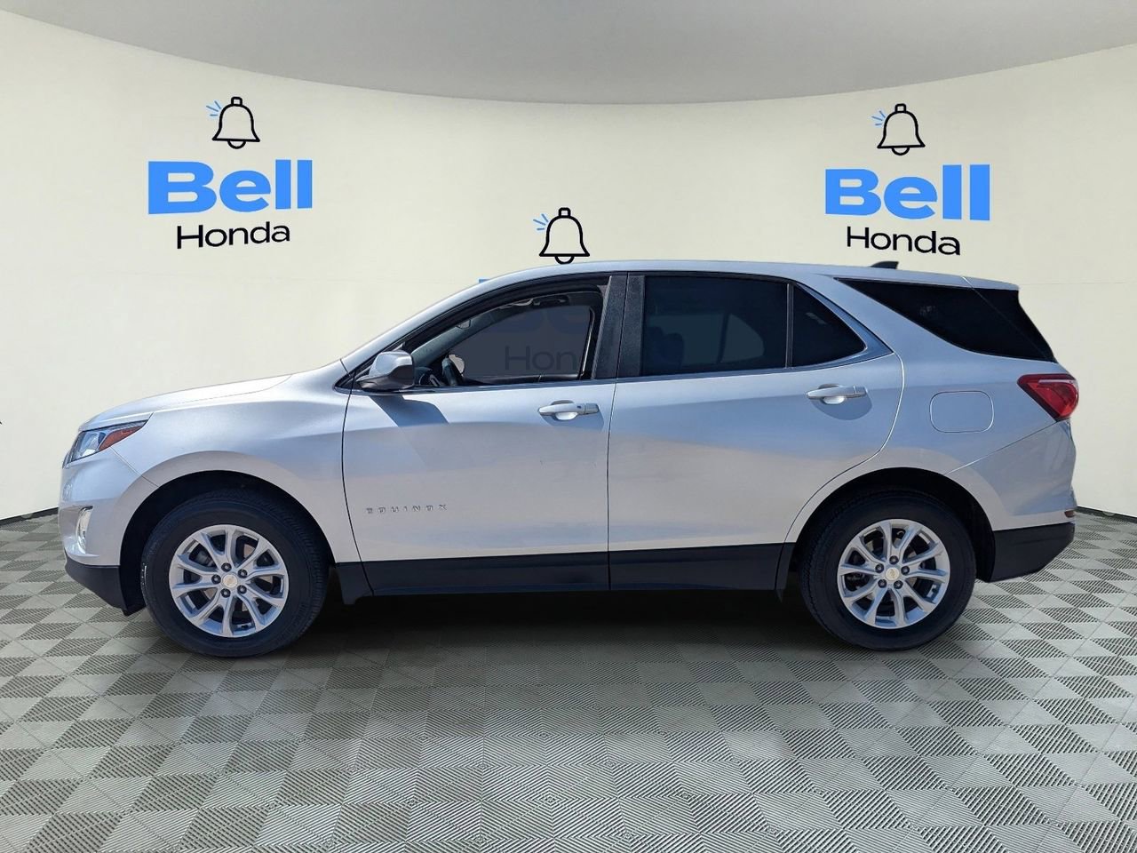 Used 2021 Chevrolet Equinox LT w/ LPO, Cargo Package AWD/4WD image 2