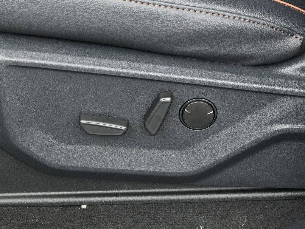 New 2026 Ford F250 Lariat w/ Black Appearance Package image 11