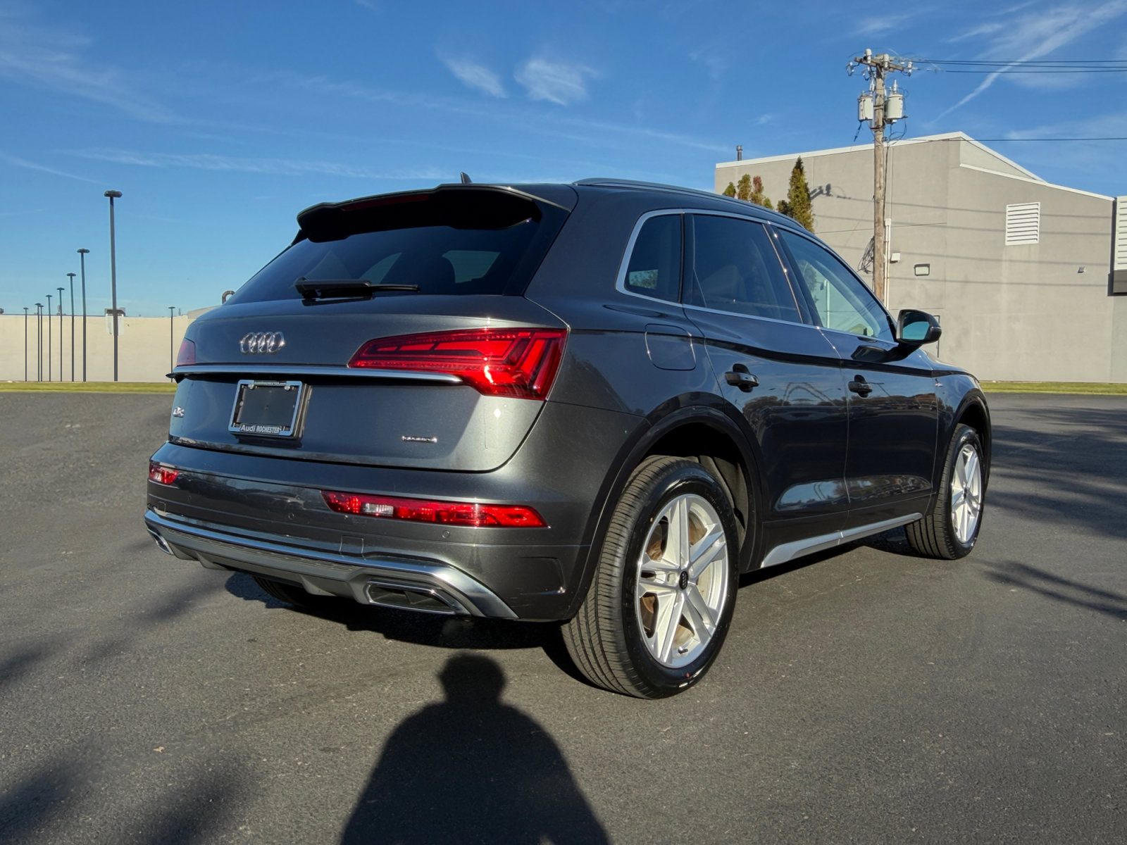 Used 2024 Audi Q5 e Premium Plus w/ Premium Plus Package AWD/4WD image 10