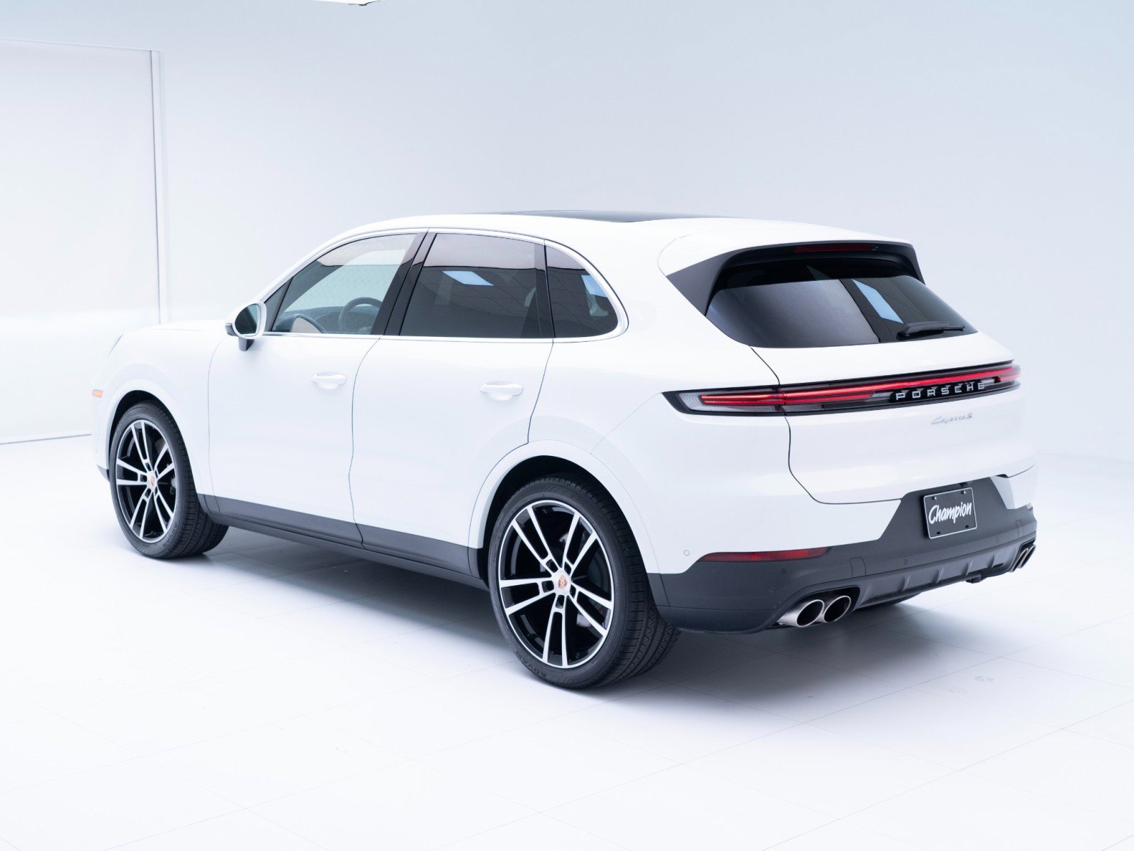 Certified 2025 Porsche Cayenne S image 3
