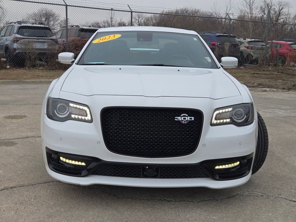 Used 2023 Chrysler 300 C image 4