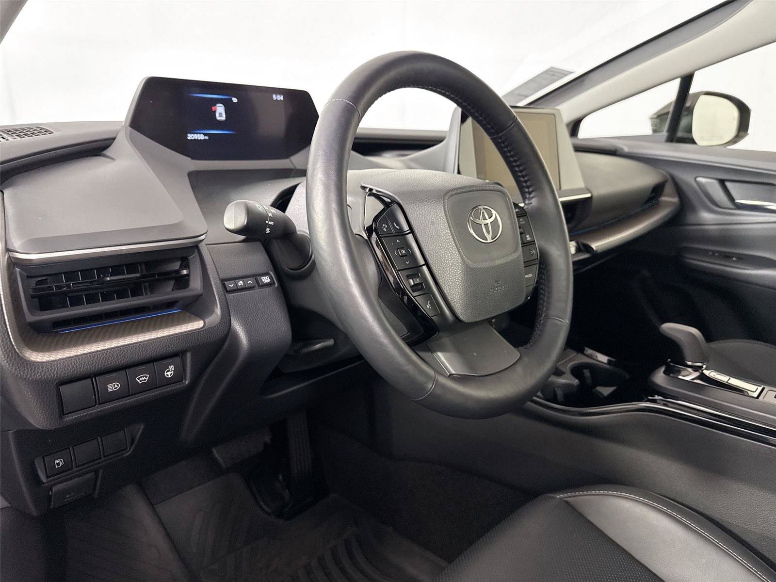 Certified 2025 Toyota Prius XLE FWD image 4