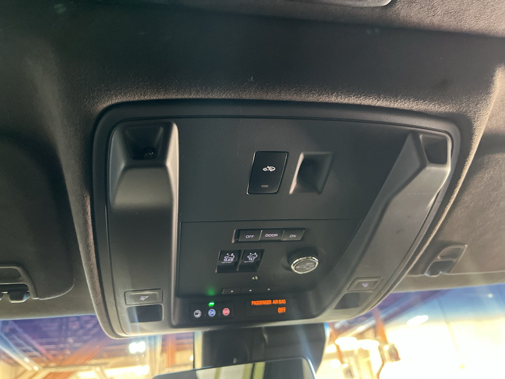 Certified 2020 Cadillac Escalade ESV Platinum AWD/4WD image 37