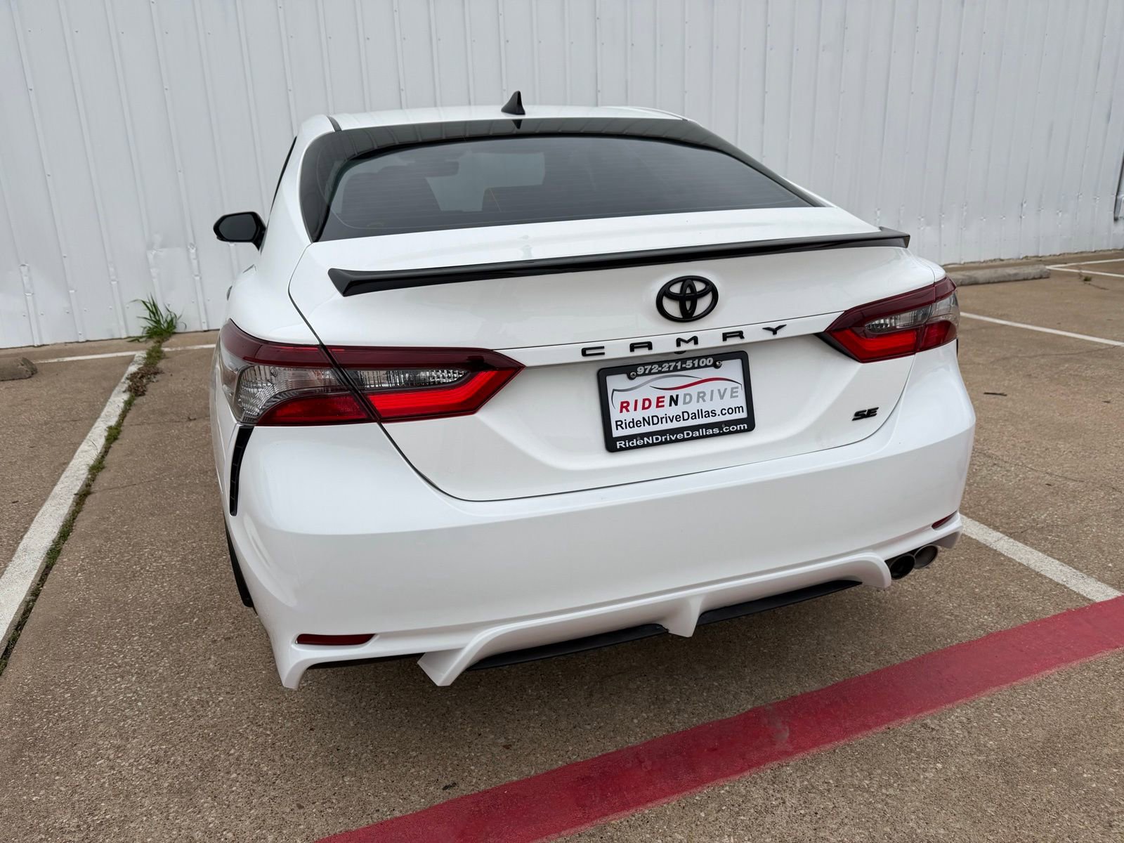 Used 2022 Toyota Camry SE FWD image 5