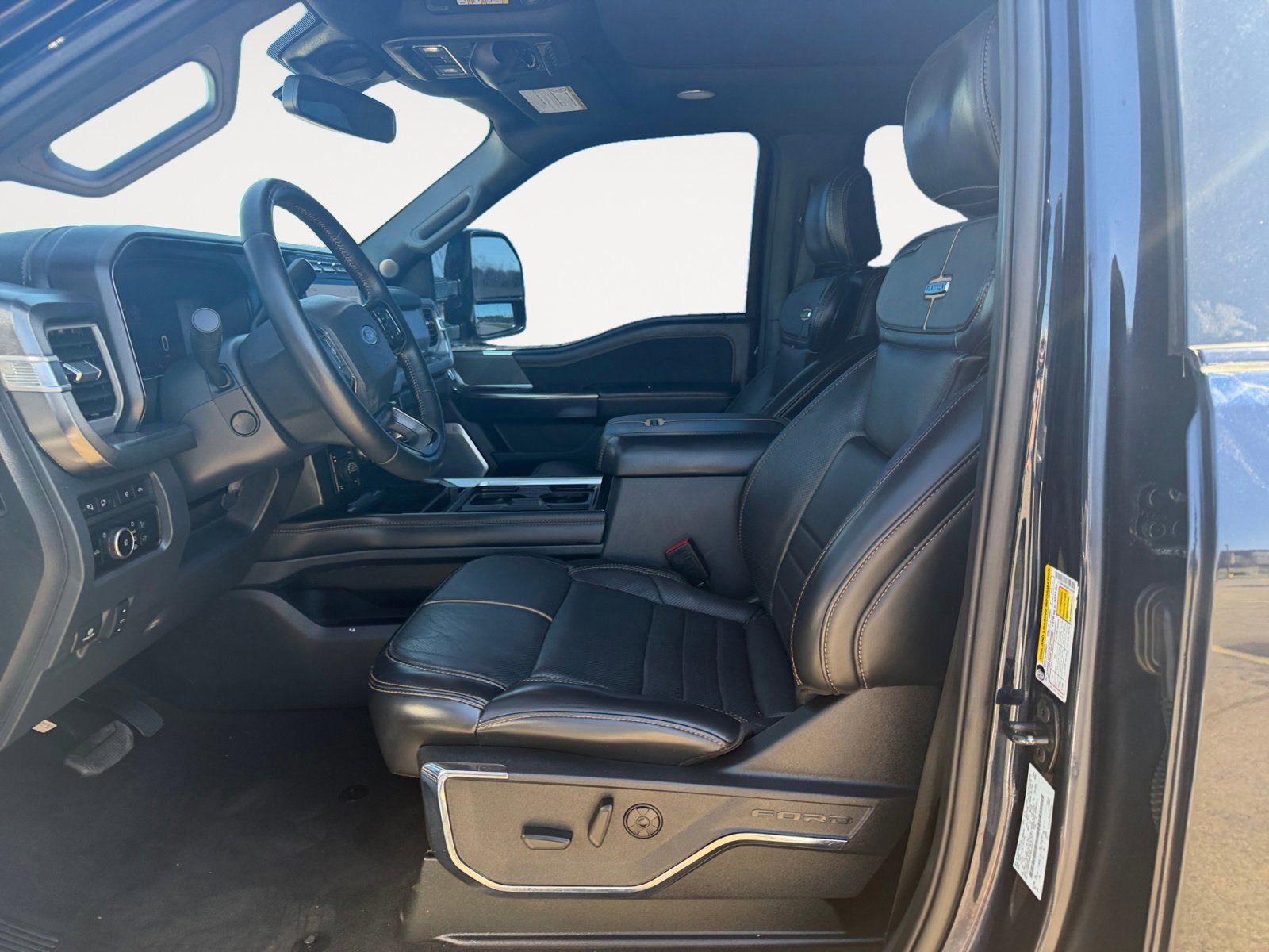 Used 2024 Ford F250 Platinum w/ Tremor Off-Road Package image 9