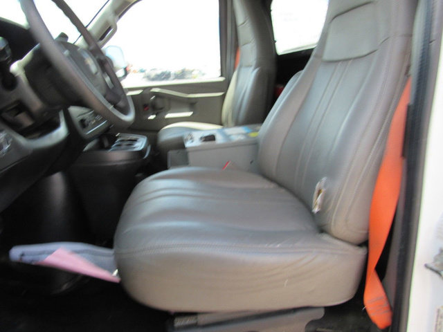 Used 2018 Chevrolet Express 2500 w/ Driver Convenience Package RWD image 27