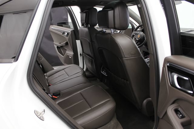 Used 2023 Porsche Macan Turbo AWD/4WD image 29