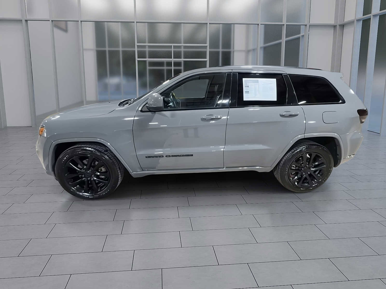 Used 2021 Jeep Grand Cherokee Laredo X image 5