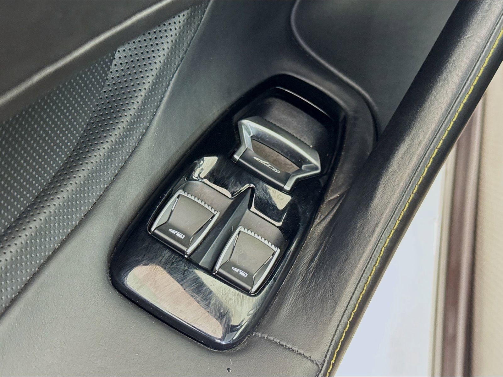 Used 2023 McLaren GT image 16