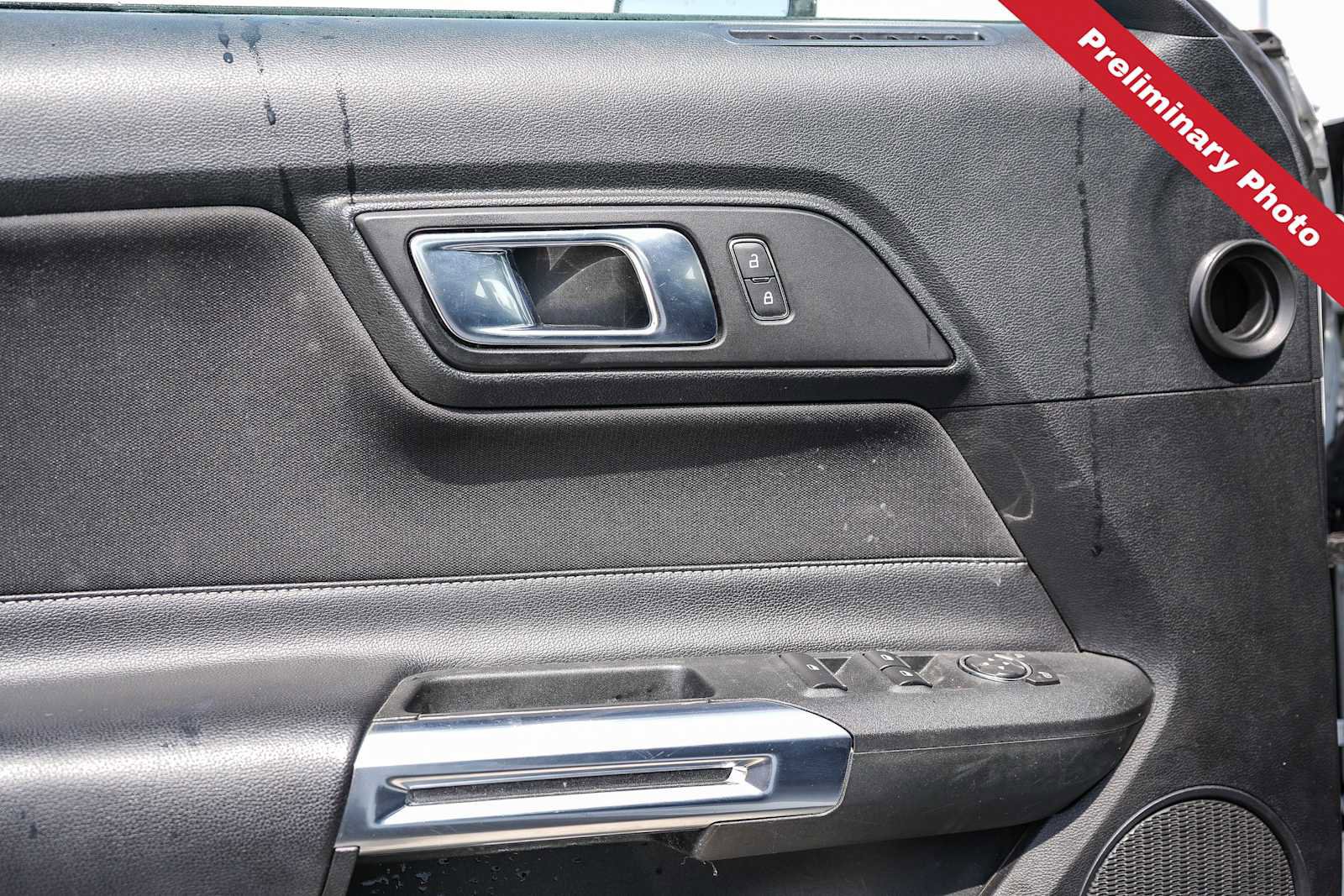 Used 2022 Ford Mustang Convertible RWD image 16