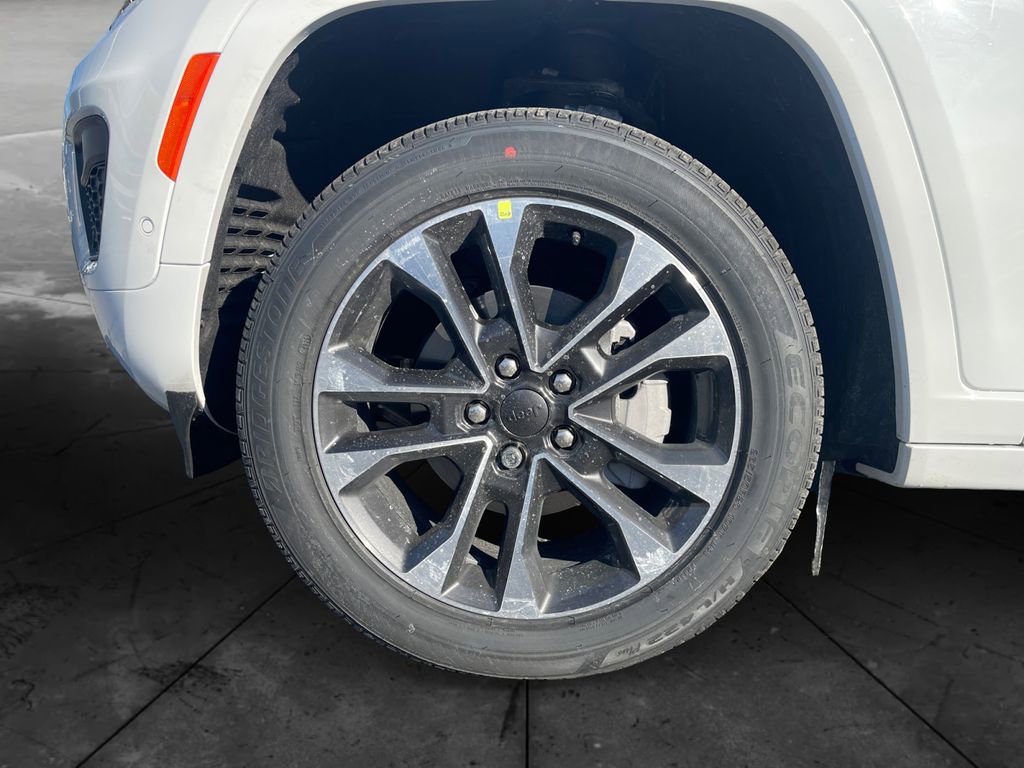 New 2025 Jeep Grand Cherokee Overland AWD/4WD image 14