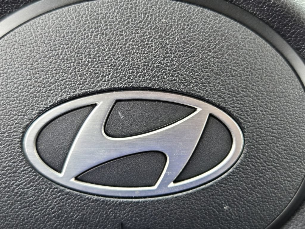 Certified 2025 Hyundai Elantra SEL FWD image 24