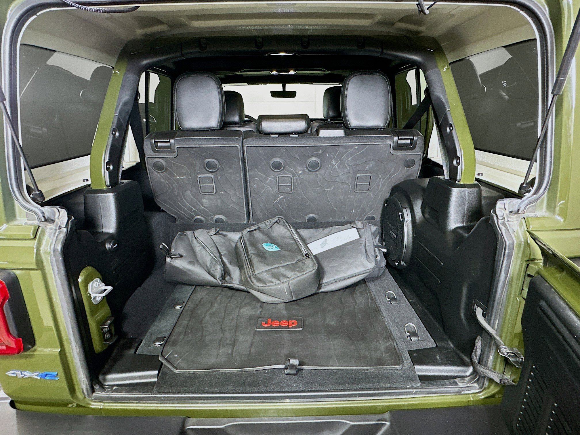 Used 2023 Jeep Wrangler Sahara image 27