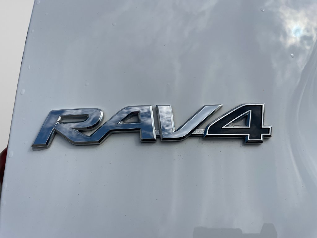 Used 2019 Toyota RAV4 XLE Premium w/ Cold Weather Package AWD/4WD image 17