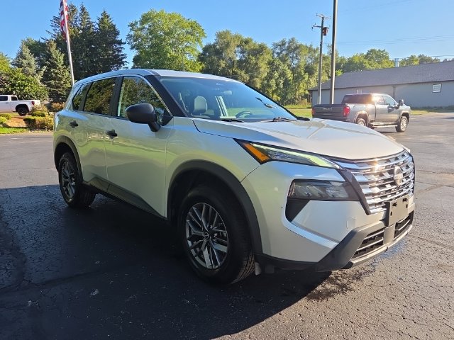 Used 2024 Nissan Rogue S AWD/4WD image 7