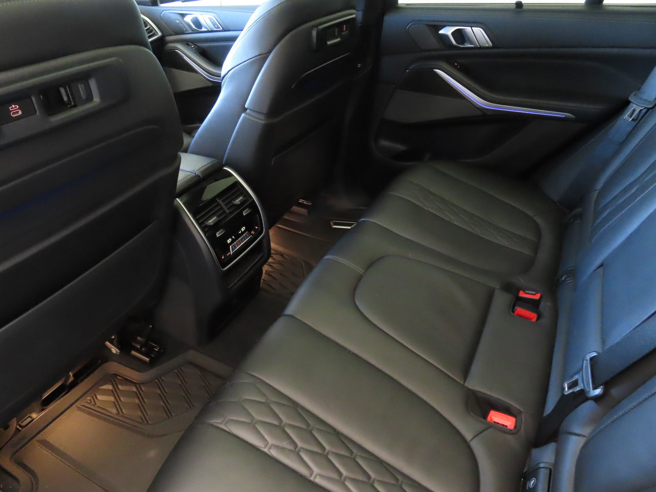 Used 2021 BMW X5 M50i w/ Executive Package image 25