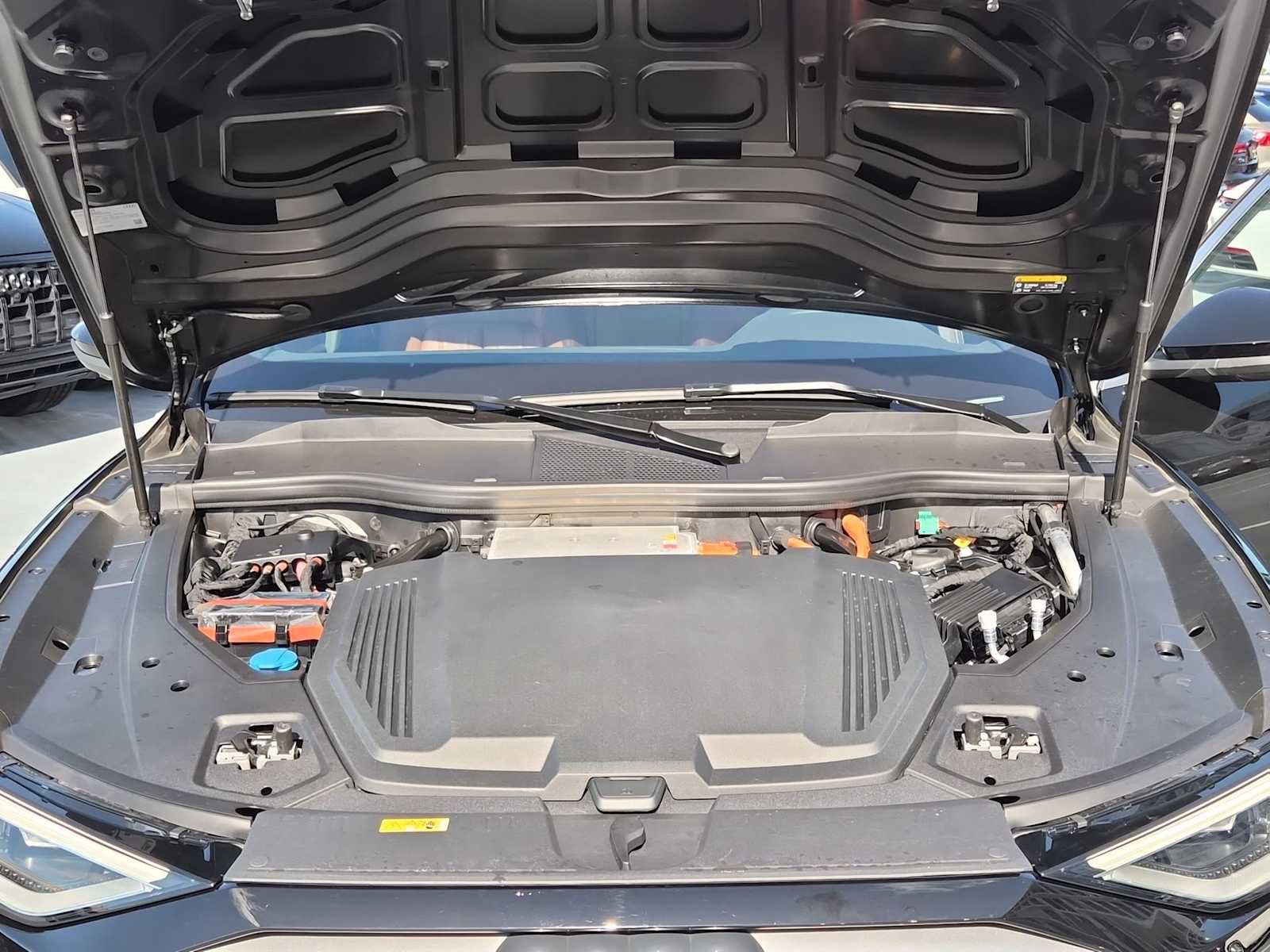 Certified 2024 Audi Q8 e-tron Premium Plus w/ Premium Plus Package image 13