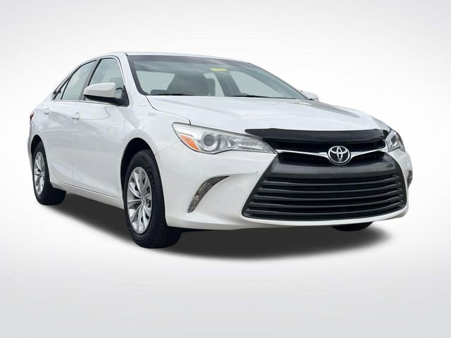 Used 2017 Toyota Camry LE FWD image 1