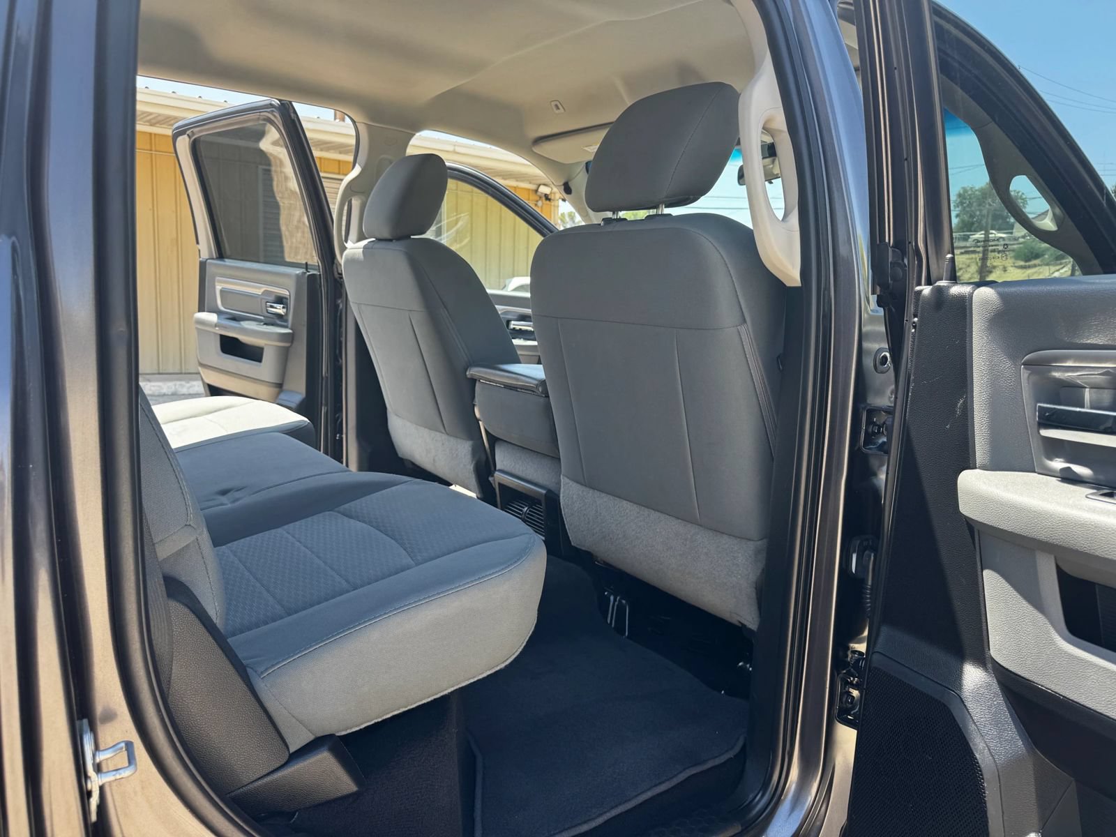 Used 2018 RAM 1500 Classic SLT AWD/4WD image 6