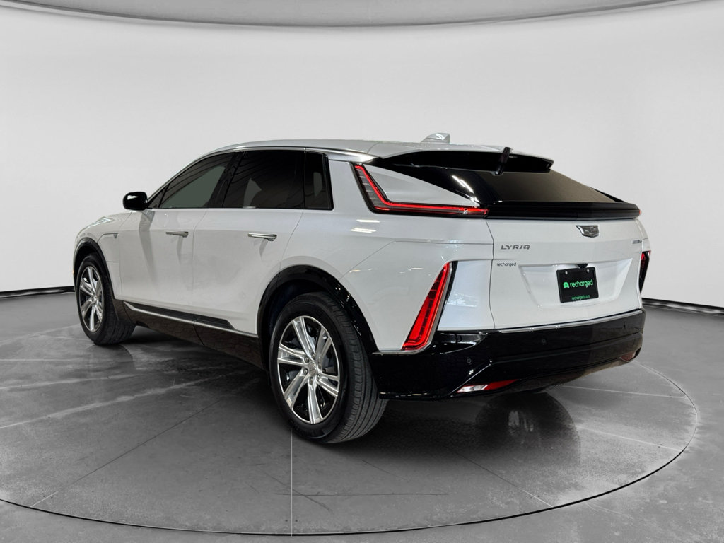 Used 2024 Cadillac Lyriq Tech AWD/4WD image 2