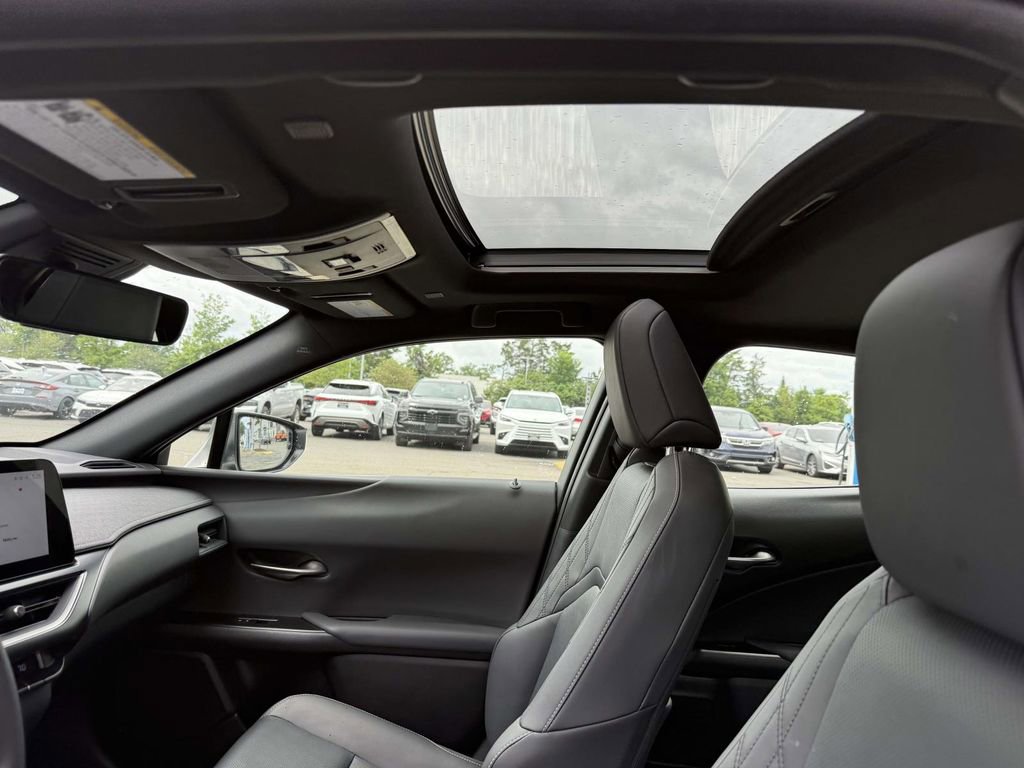 Used 2025 Lexus UX 300h AWD w/ Accessory Package (Z1) image 18