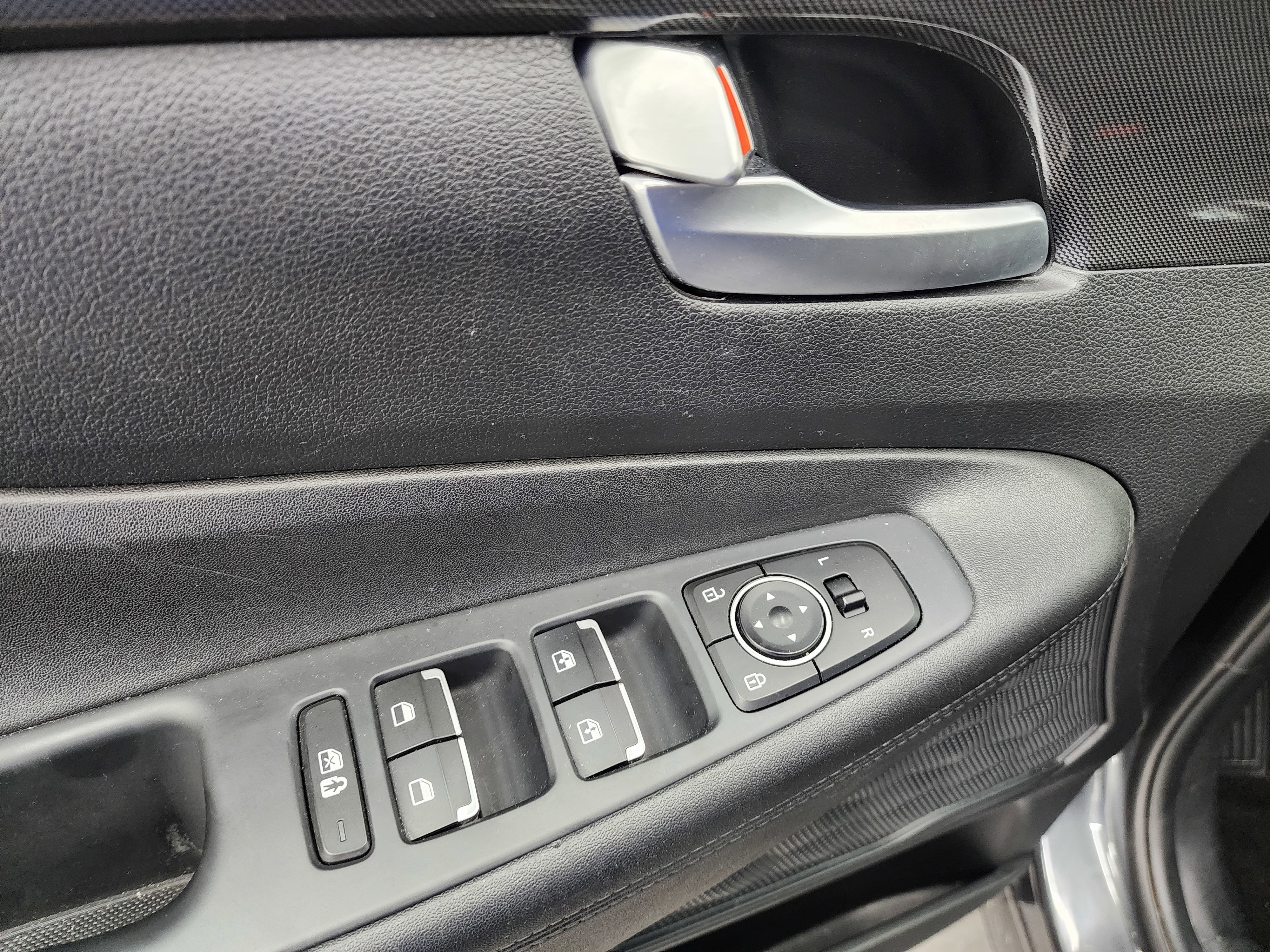 Used 2023 Hyundai Santa Fe SEL image 39