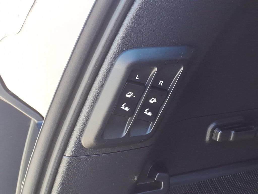 Used 2023 Lexus GX 460 Premium w/ Accessory Package AWD/4WD image 14
