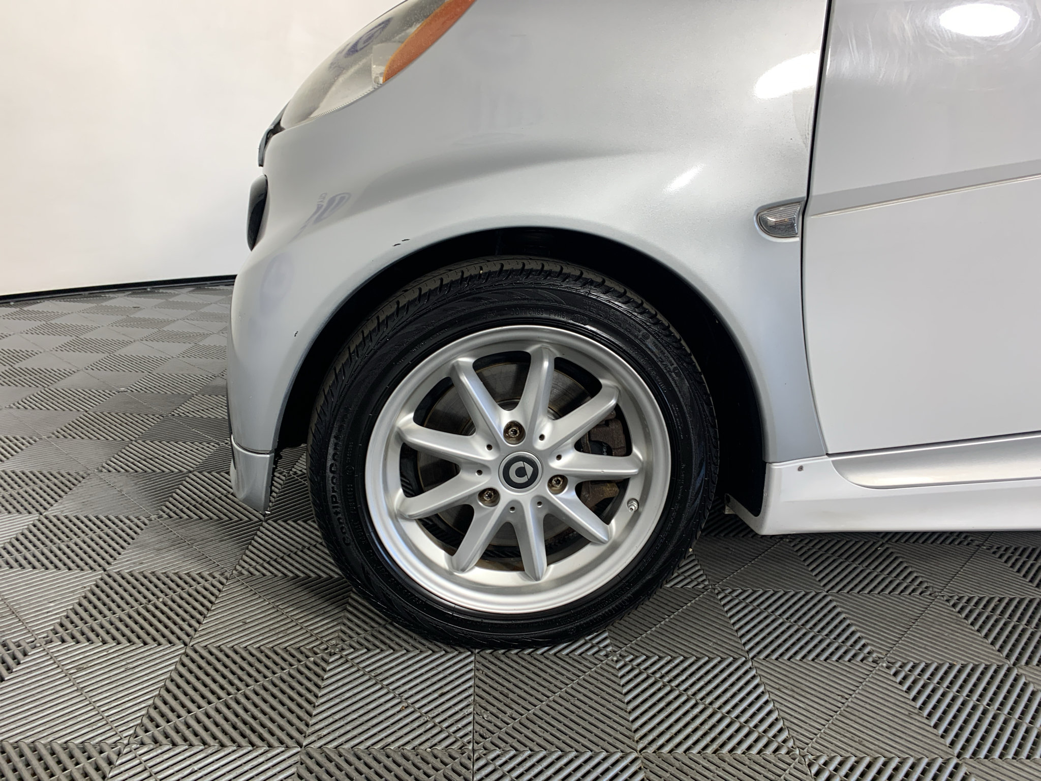 Used 2015 smart fortwo pure RWD image 11