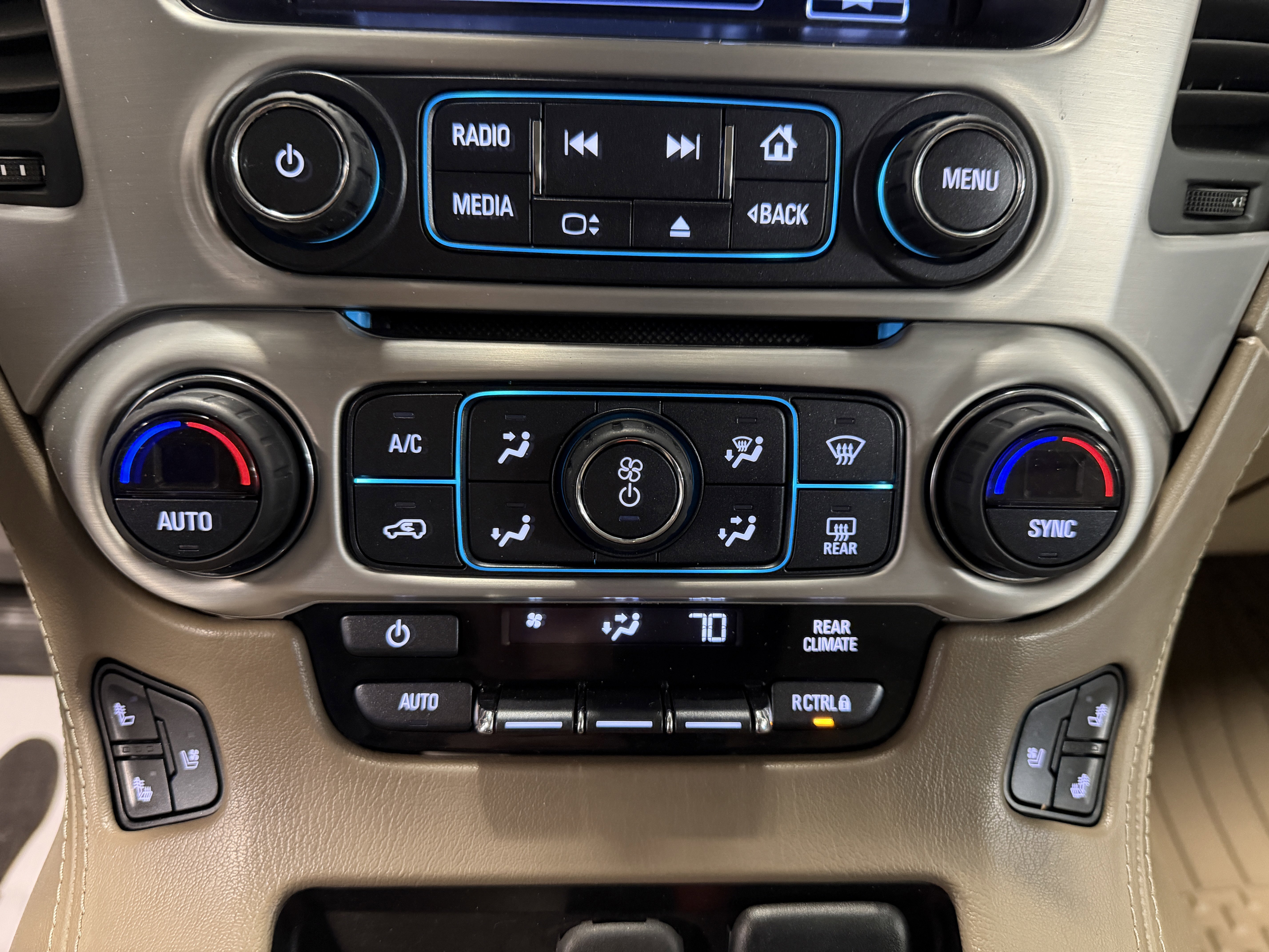 Used 2017 GMC Yukon SLT w/ Premium Edition AWD/4WD image 12