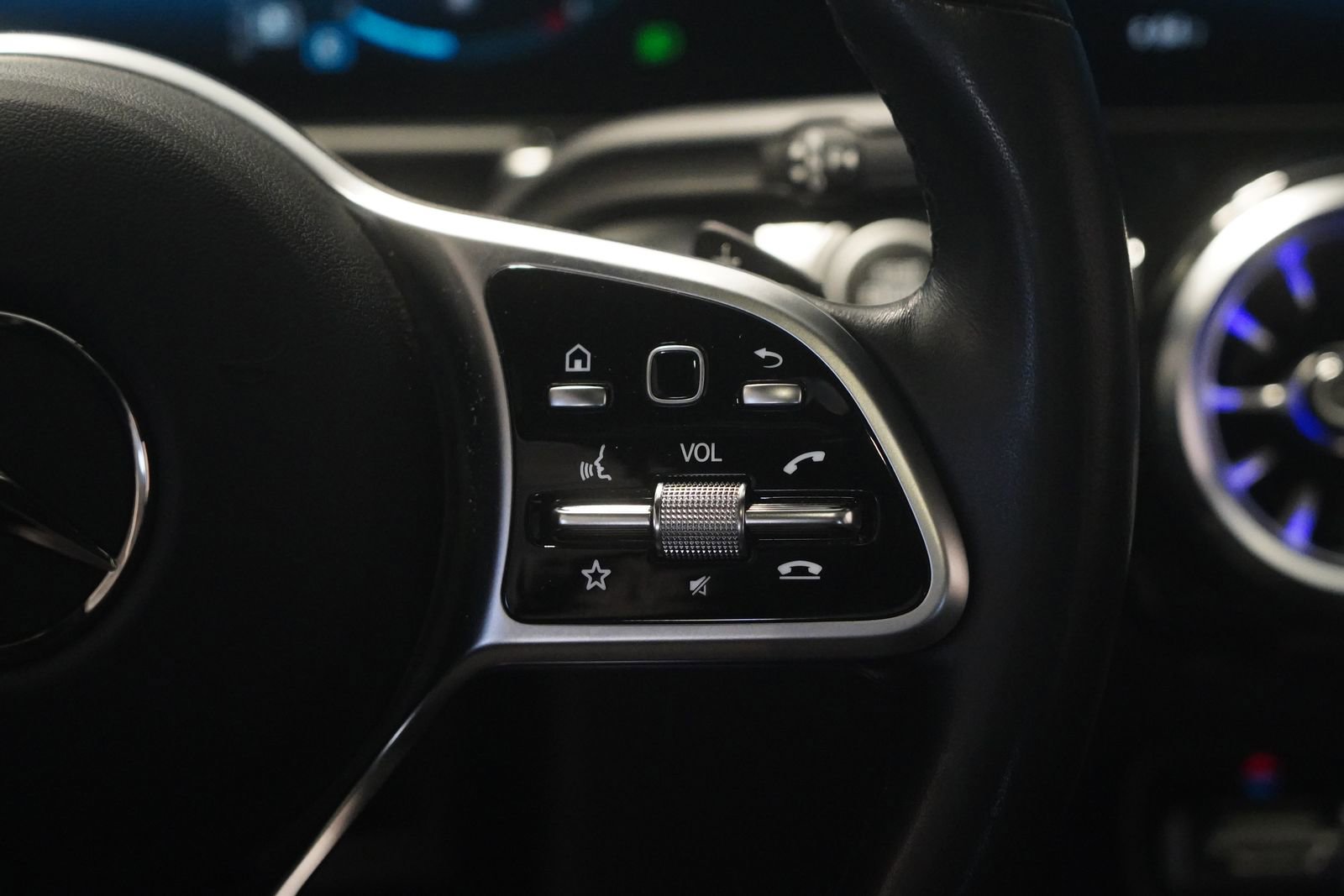 Used 2023 Mercedes-Benz GLB 250 4MATIC image 18