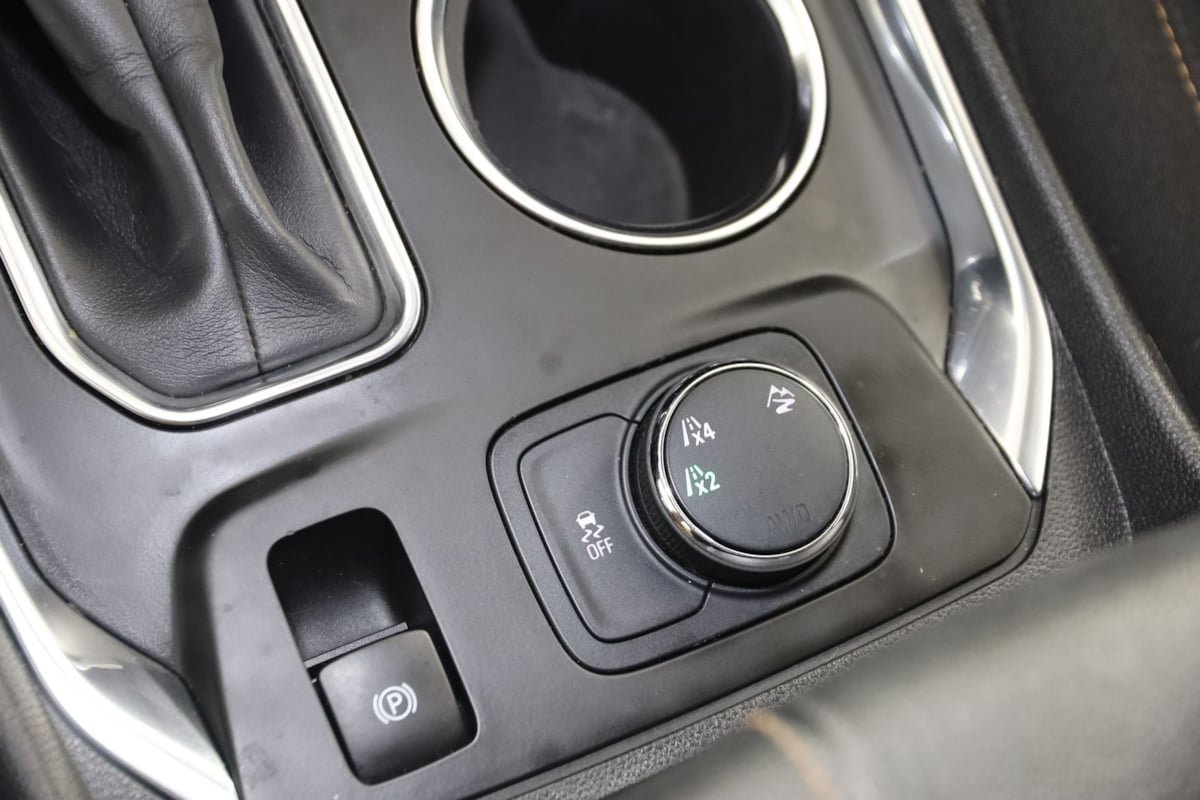 Used 2021 Chevrolet Traverse LS AWD/4WD image 24