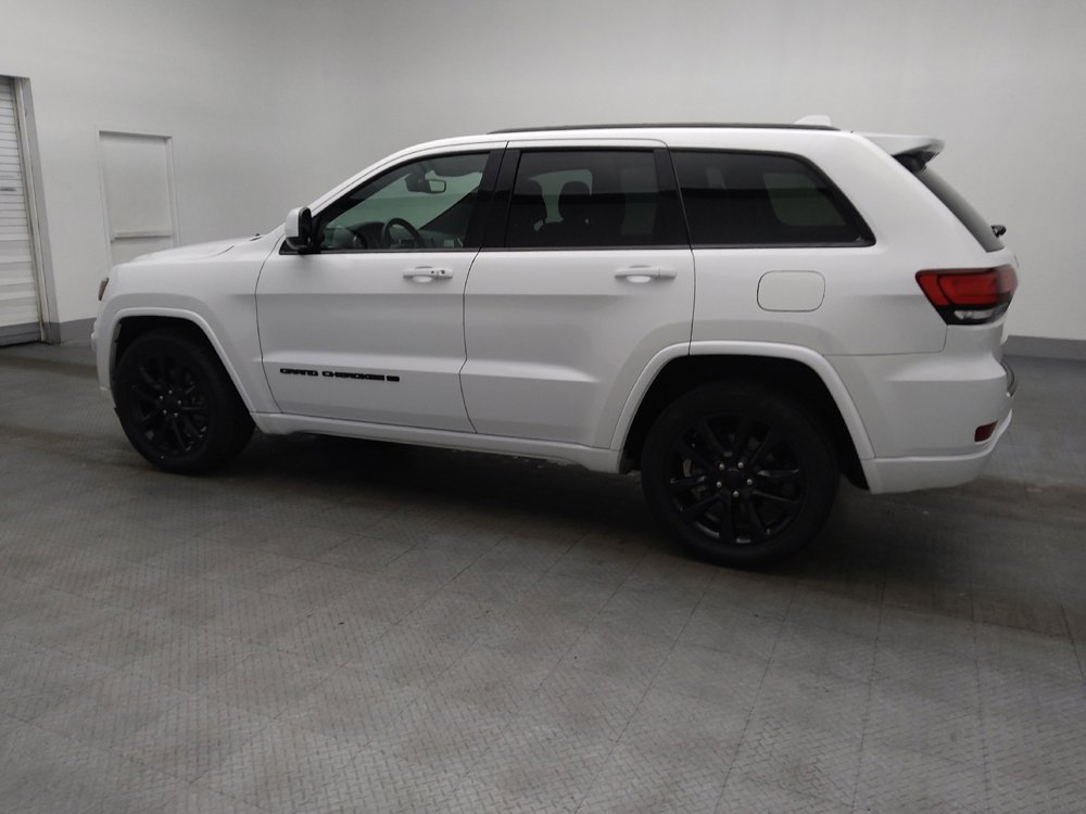Used 2022 Jeep Grand Cherokee Laredo X image 3