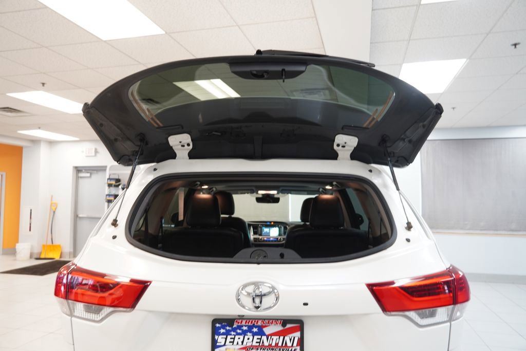 Used 2018 Toyota Highlander SE image 10