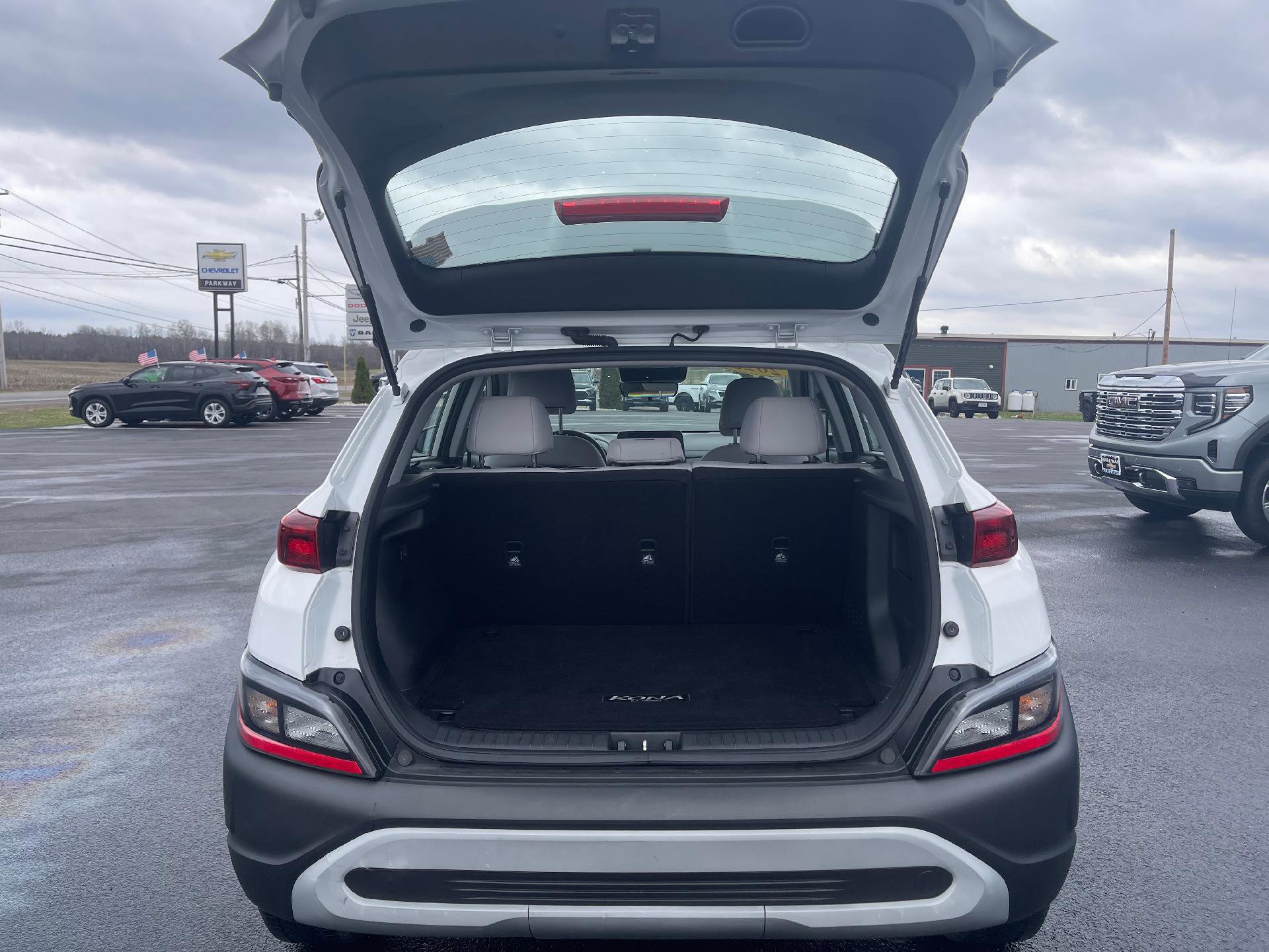 Used 2023 Hyundai Kona SE image 7