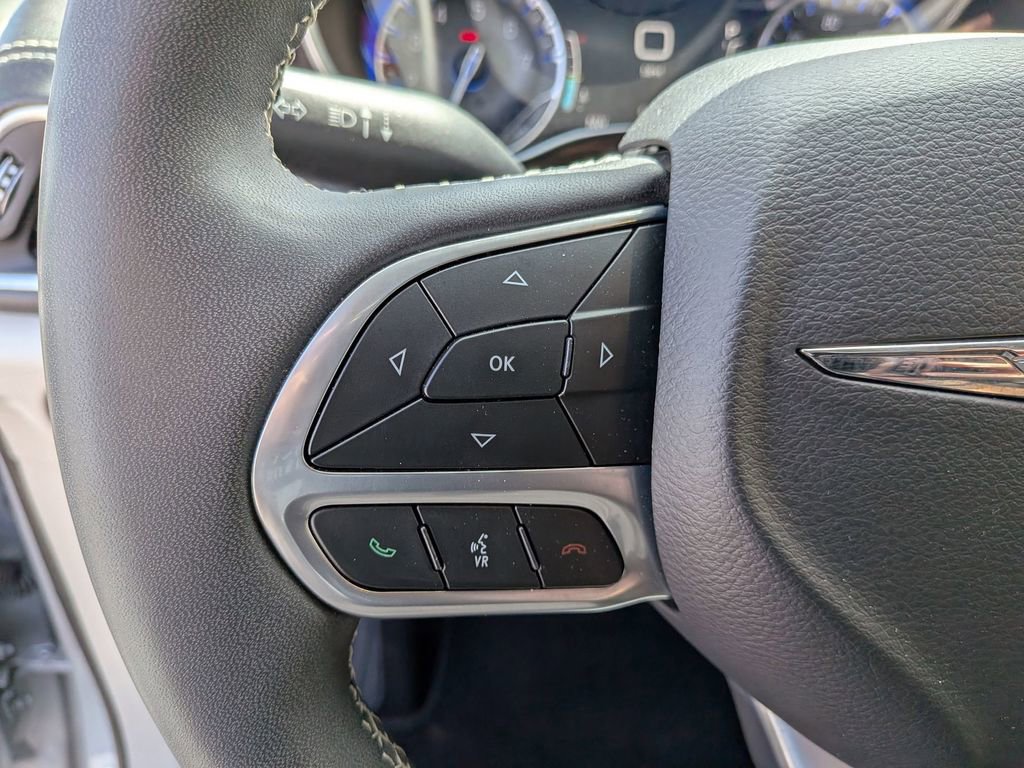 Used 2024 Chrysler Pacifica Limited image 16