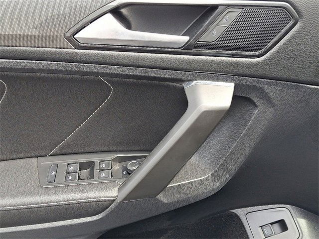 Used 2022 Volkswagen Tiguan SE image 13