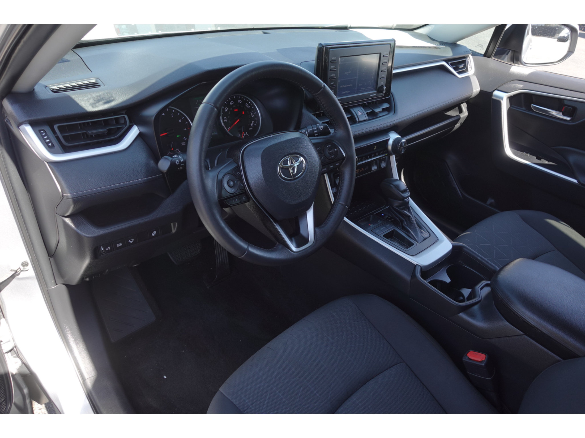 Used 2021 Toyota RAV4 XLE w/ XLE Grade Weather Package FWD image 9
