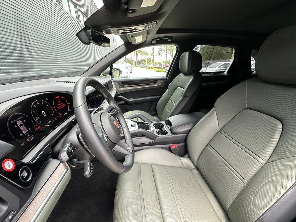 Certified 2026 Porsche Cayenne S AWD/4WD image 5