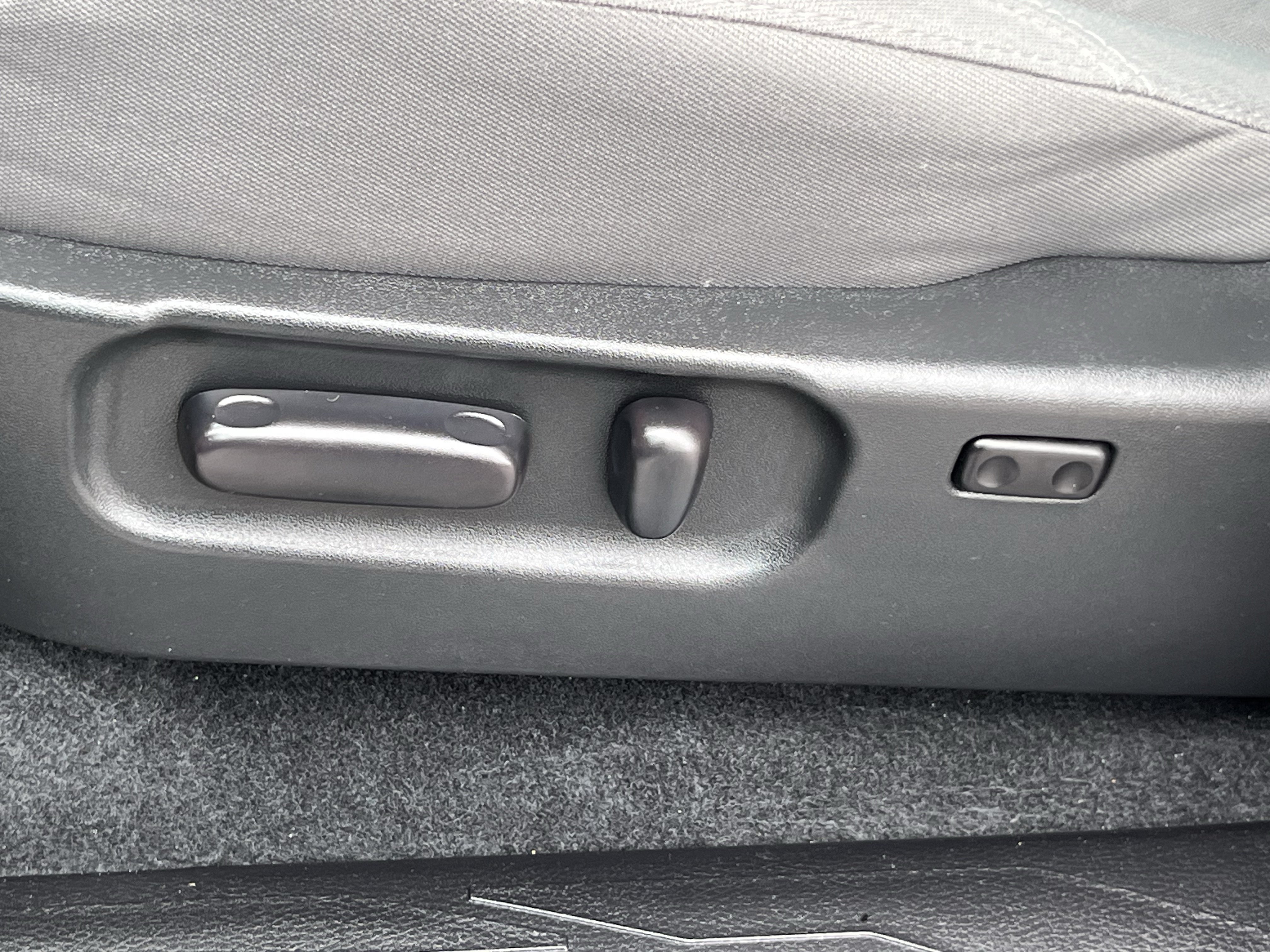 Used 2022 Toyota Tacoma SR5 AWD/4WD image 16