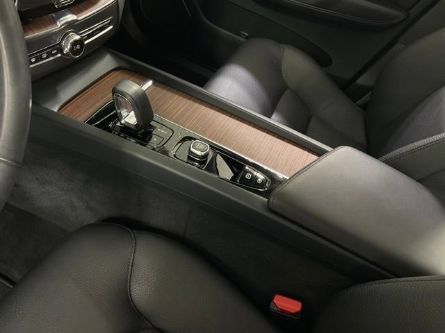 Certified 2024 Volvo XC60 B5 Plus w/ Climate Package AWD/4WD image 17