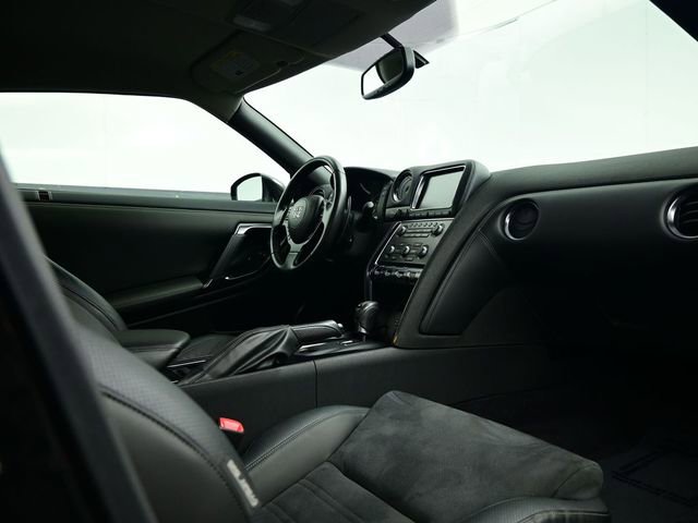 Used 2012 Nissan GT-R Premium image 5